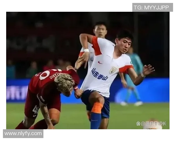 足球巨星泪洒赛场瞬间背后的故事与情感表达 足球巨星泪洒赛场瞬间背后的故事与情感表达